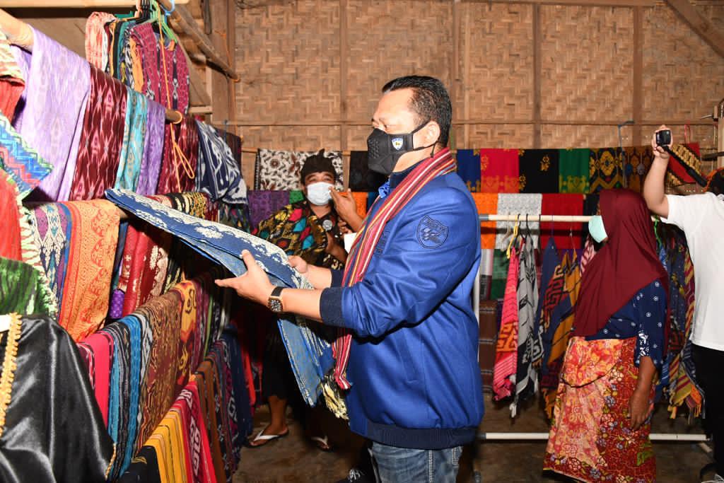 Kunjungi Kampung Suku Sasak Lombok , Bamsoet: Kampung Sade Salah Satu Daya Tarik Wisata MotoGP Mandalika