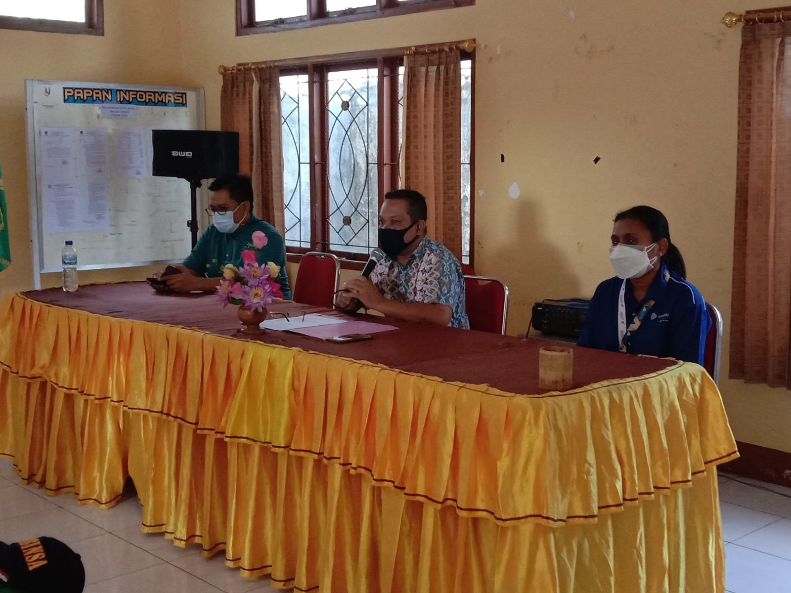 PT FIF Group Serahkan Bantuan Sembako untuk Warga Maumere di Masa PPKM Level IV