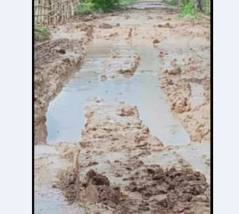 Curahan Hujan Tinggi, Jalan Propinsi di Reok Barat Seperti Kubangan Kerbau