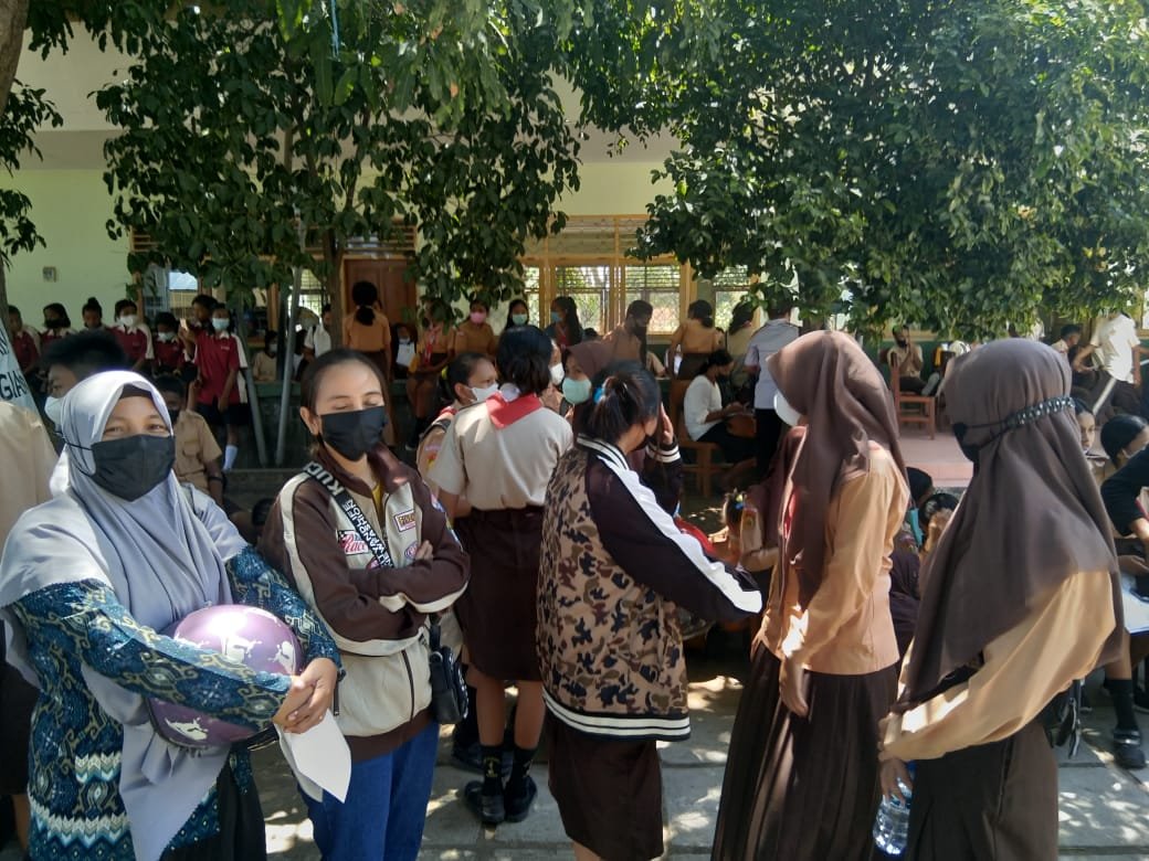 Ketika Tetesan Vaksin Covid-19 SMAS Katolik Santo John Paul II Maumere Pererat Toleransi Agama di Kabupaten Sikka