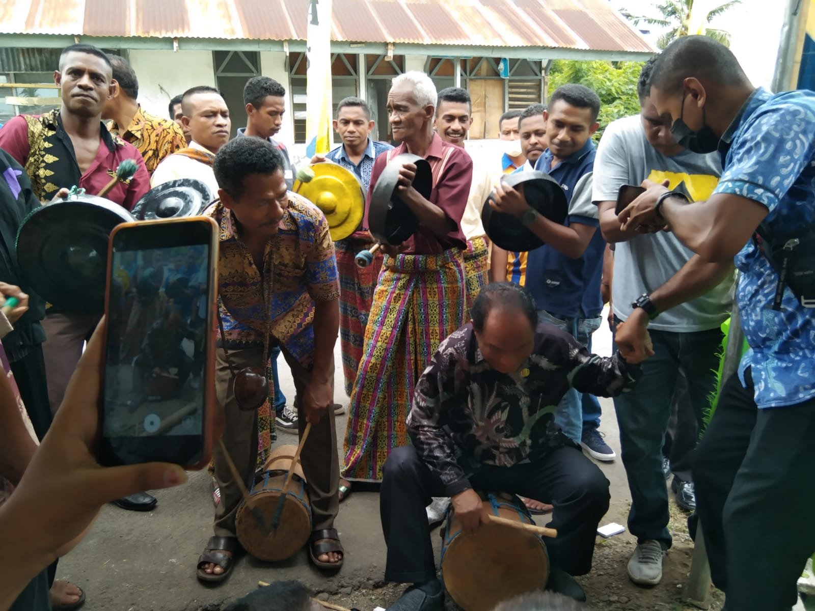 Gairahkan Ekonomi Masyarakat NTT, Menteri Koperasi dan UKM RI Serahkan Sertifikat NIK Aktif Kelembagaan dan Usaha Kopdit Obor Mas Maumere