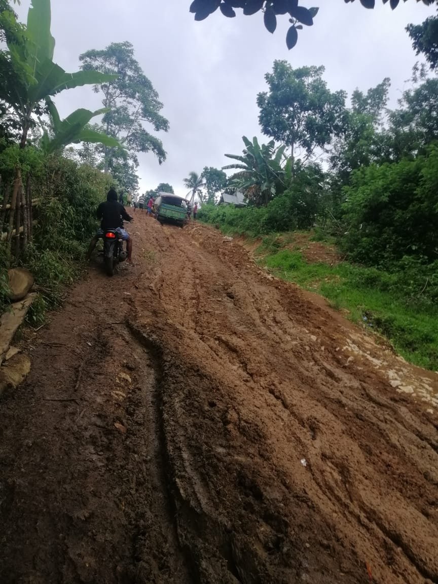Jalan Propinsi di Tureng Rusak Parah, Lalu Lintas Reo-Rego Tersendat