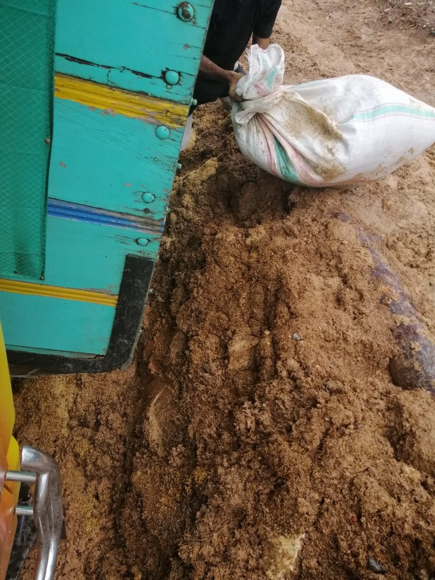 Jalan Propinsi di Tureng Rusak Parah, Lalu Lintas Reo-Rego Tersendat