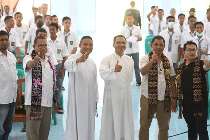 Ketika Pengusaha Sarana Aviasi Putra Manggarai Barat Gandeng Orang Muda Memajukan Kewirausahaan dan Pertanian di NTT