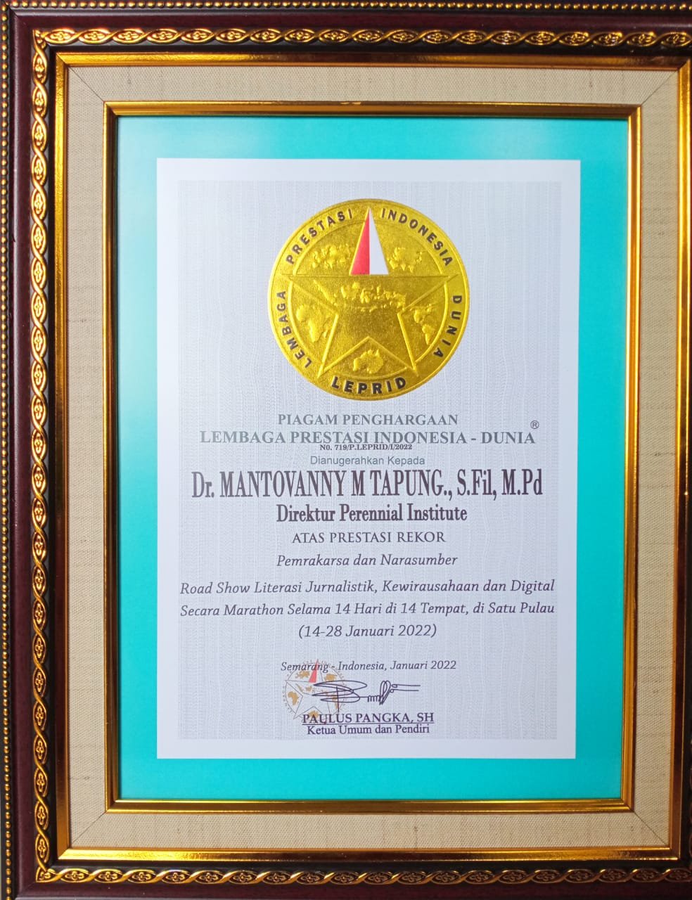 Lembaga Prestasi Indonesia-Dunia Beri Penghargaan kepada Direktur SGI Stef Gandi dan SE Perennial Institute Dr. Mantovanny Tapung, Ini Alasannya