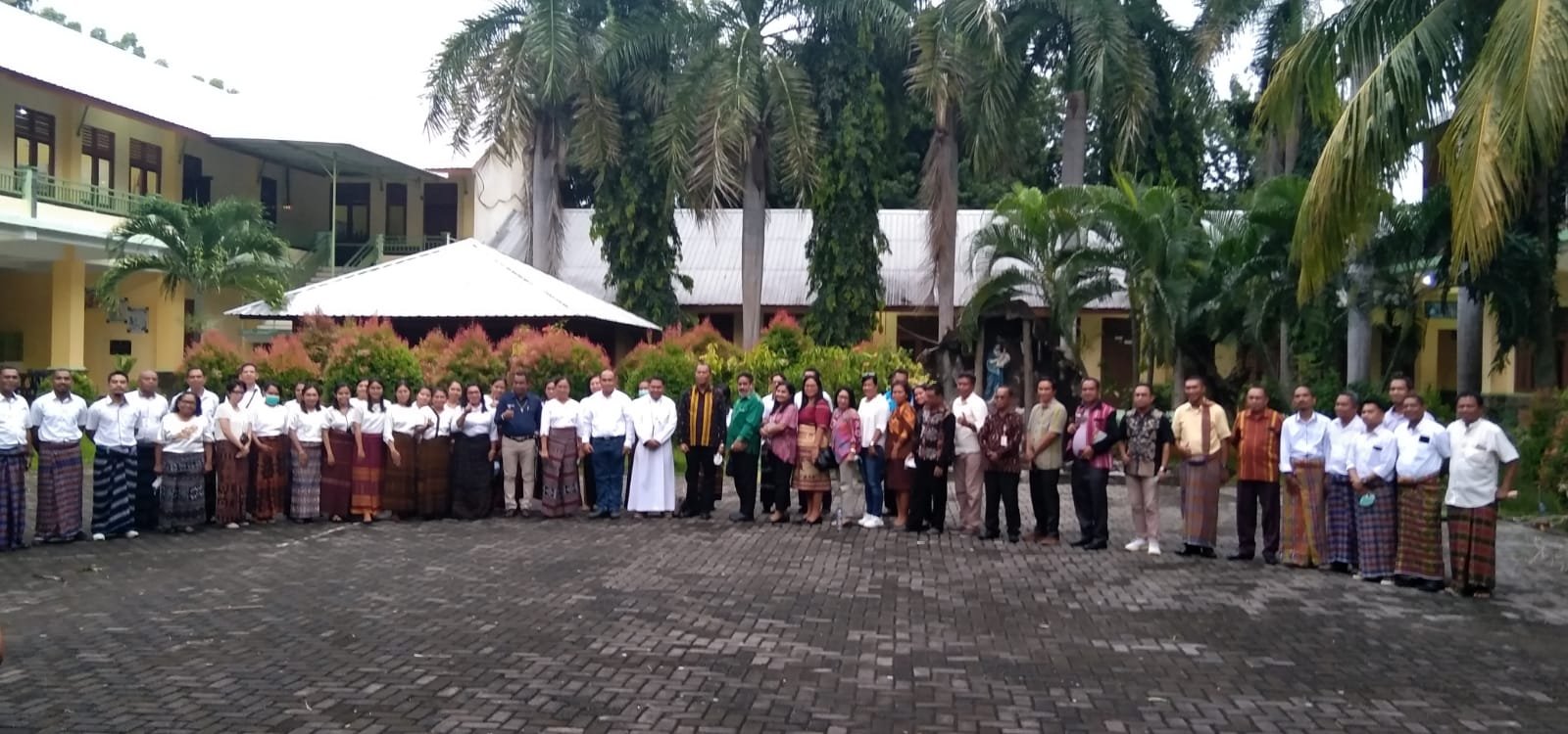 Kadis PK NTT Pimpin Belasan Guru Sekolah ADEM Provinsi Studi Banding di SMAK Frateran Maumere