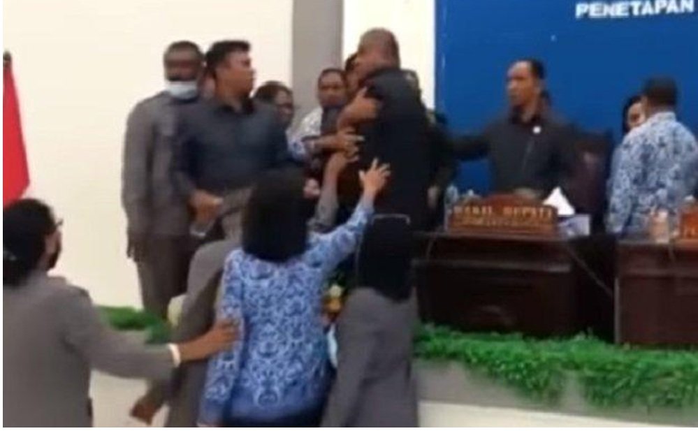 Sarkastis Komunikasi di Ruang Publik (Berkaca Pada Dinamika Sidang Paripurna DPRD Sikka)