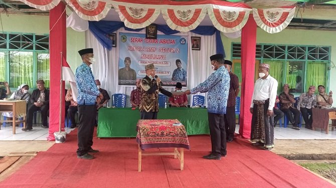 Kepala SMPN 2 Mbeliling: Hamba di Depan Siswa, Mulia di Depan Tuhan