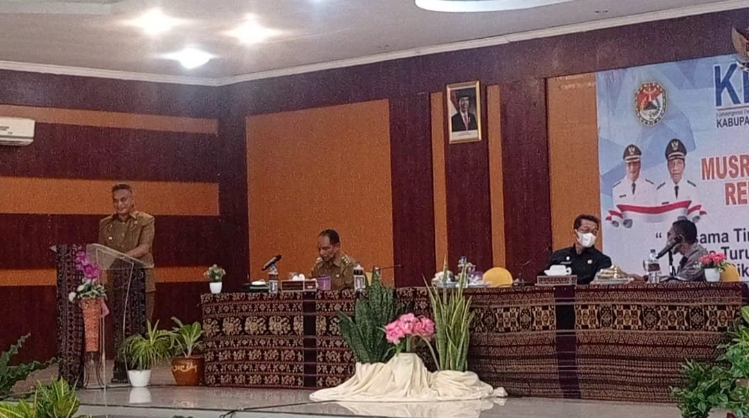 Bupati Roby Idong dan Ratusan Kepala Desa di Kabupaten Sikka Berkomitmen Atasi Stunting dalam Tenggang Waktu 180 Hari