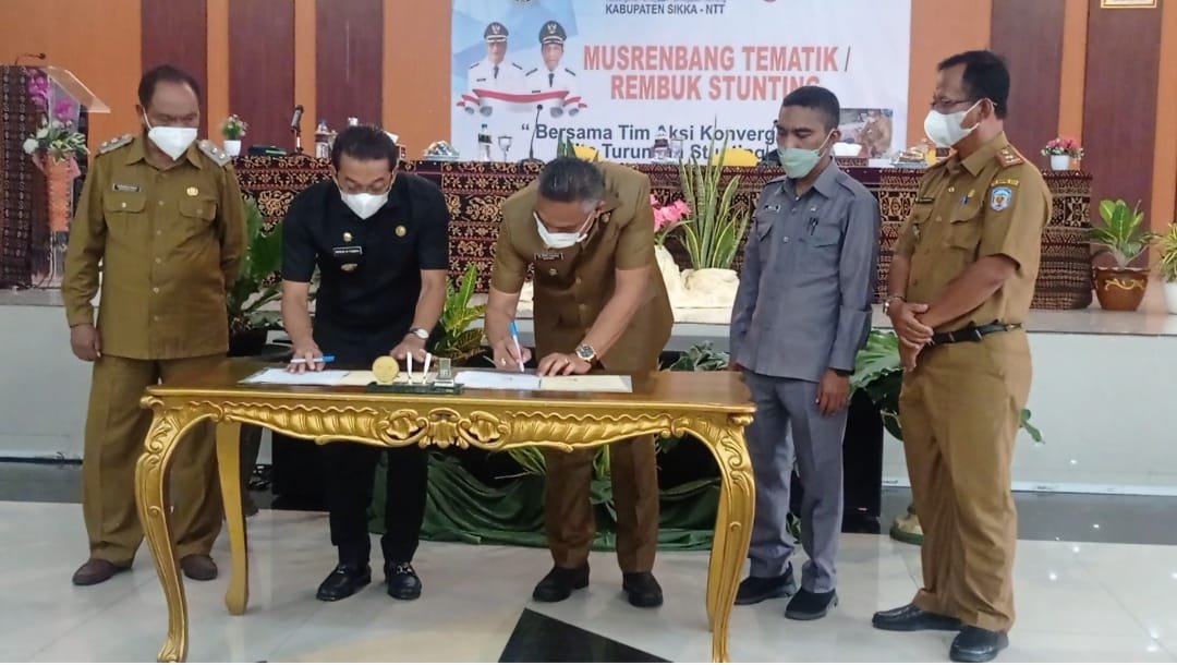 Bupati Roby Idong dan Ratusan Kepala Desa di Kabupaten Sikka Berkomitmen Atasi Stunting dalam Tenggang Waktu 180 Hari