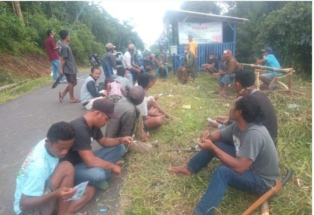 Pantau Kesiapan Posko Covid-19, Camat Sano Nggoang Keliling Desa