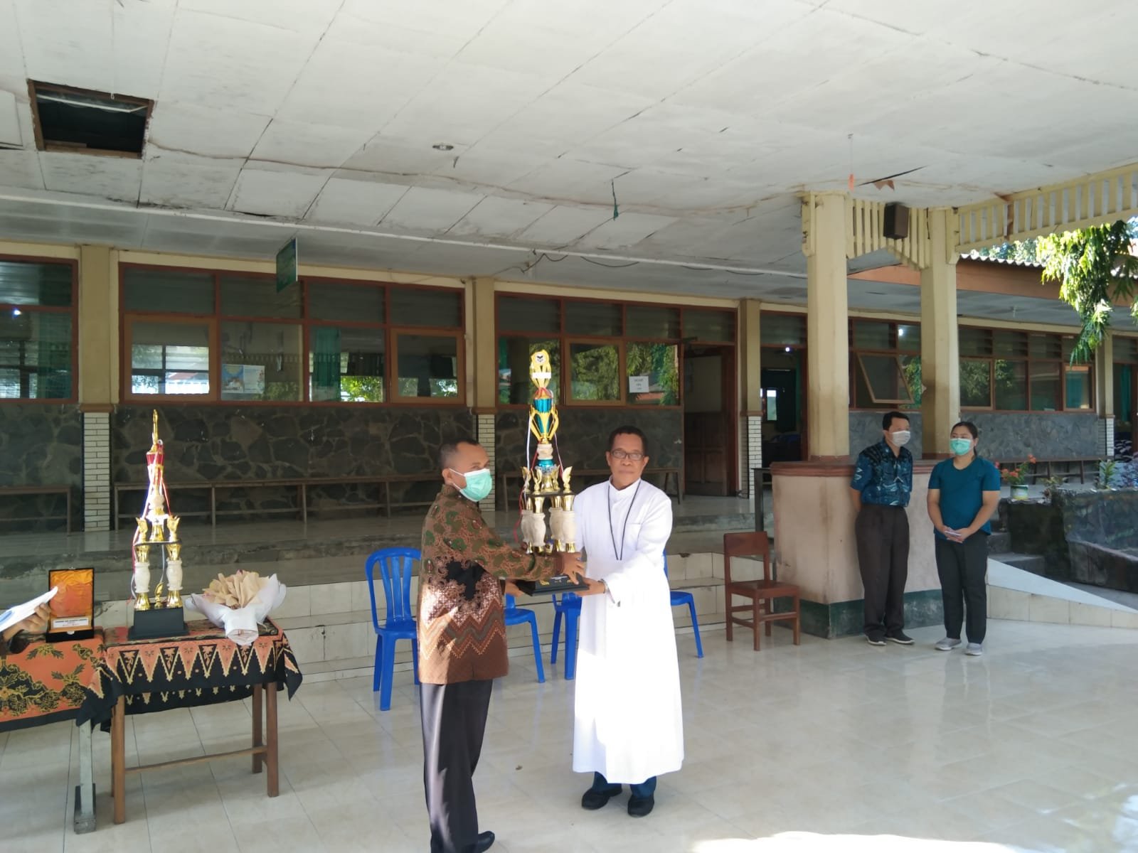 Raih Penghargaan Produktivitas Karya Buku Terbanyak di Indonesia, Siswi Spater Maumere Jadi Duta Literasi Nasional