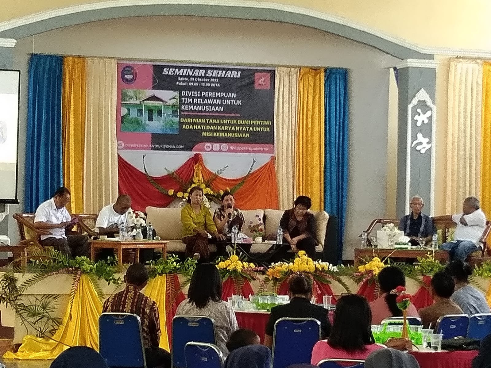Menduakan Cinta, Puluhan Suster dan Aktivis Kemanusiaan di Sikka Berlinangan Air Mata