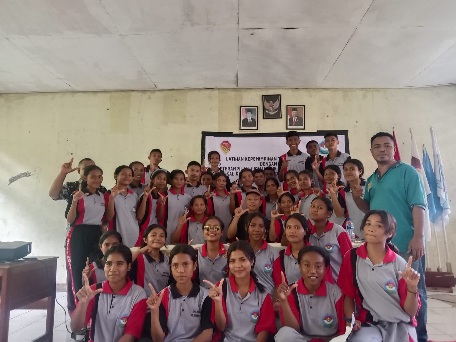 Pengurus OSIS SMAN I Role Delu Kabupaten Sikka Bahas Pilpres Serentak 14 Februari 2024
