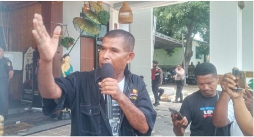Aktivis Jejaring HAM di Maumere Berkomitmen Bermalam di Halaman Kantor Kejari Sikka Selama 5 Hari, Ini Alasannya