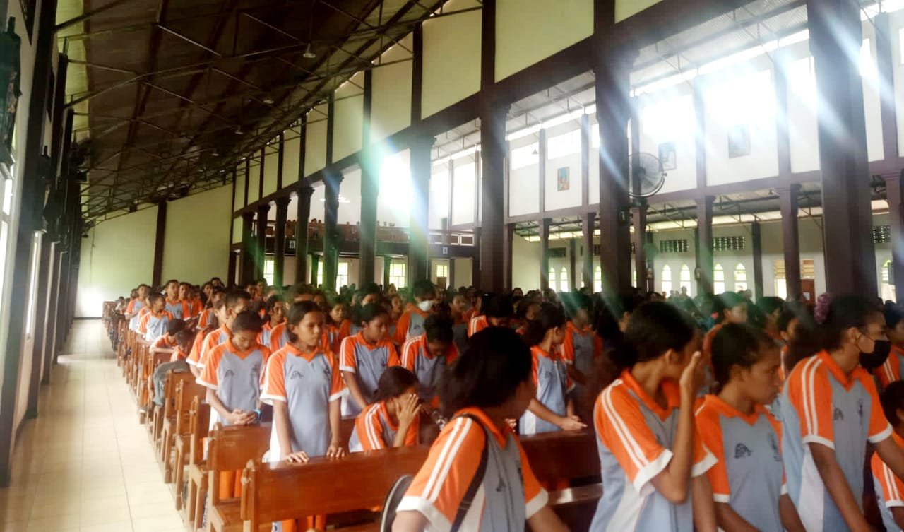 Misa pelajar di labuan bajo