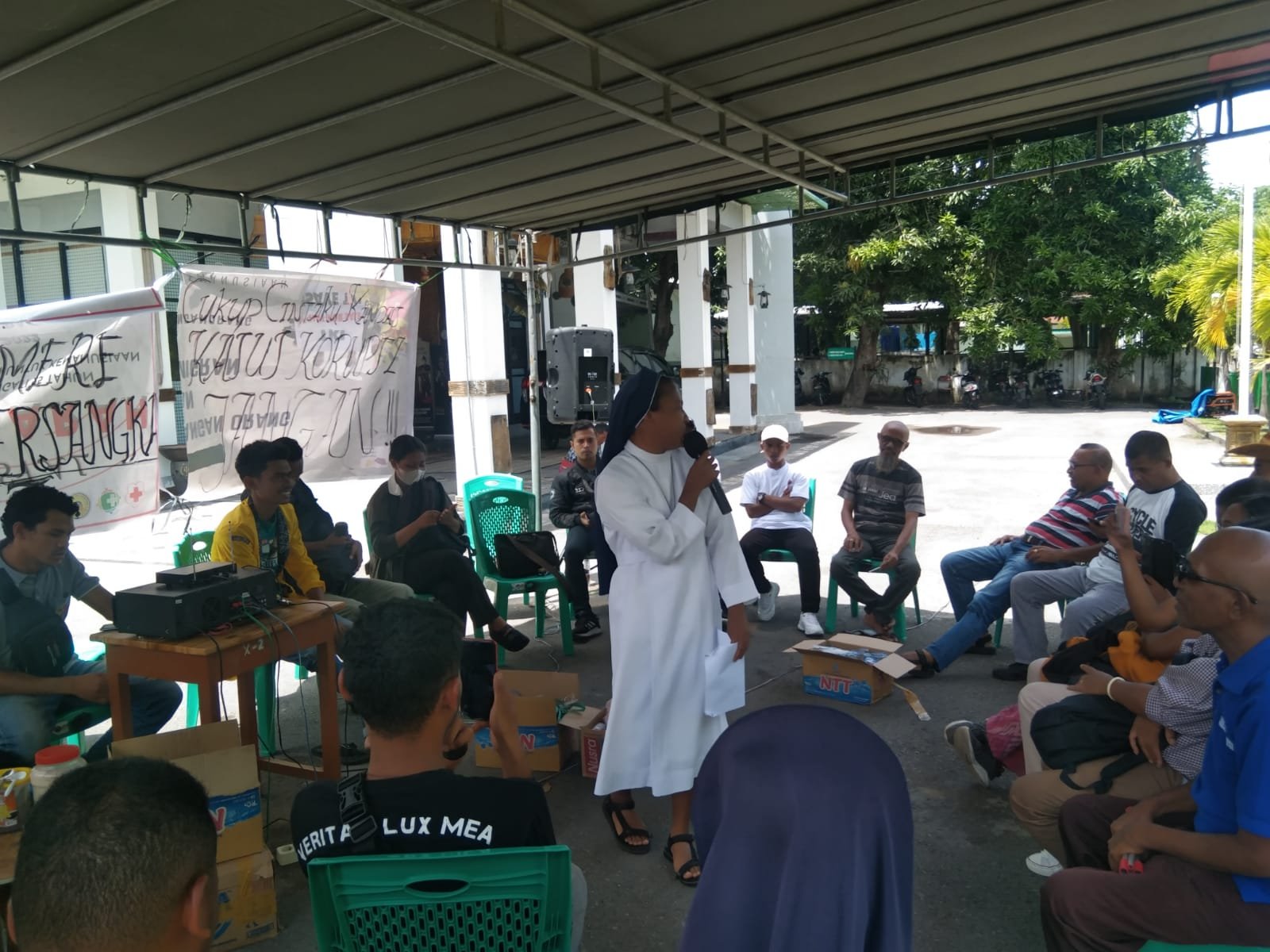 Jaksa dan Inspektorat NTT Respons Positif Aspirasi Aktivis HAM Terkait Dugaan Korupsi Dana BTT, Aksi Pendudukan Halaman Kantor Kejari Sikka Dihentikan Semetara