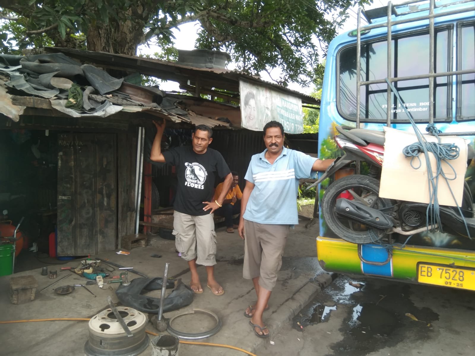 Mengais Recehan Rupiah Ala Si Yatim Piatu Asal Ngada di Bengkel Adu Nasib Ende