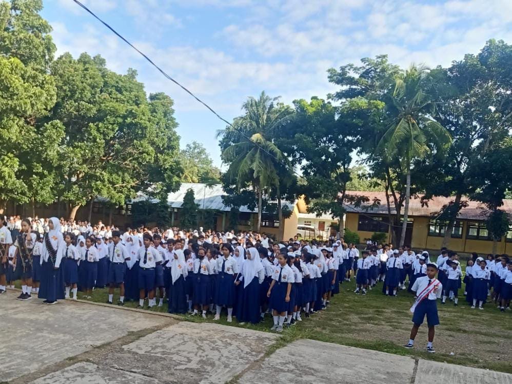 Pengurus OSIS SMP Negeri 1 Komodo Labuan Bajo Dilantik