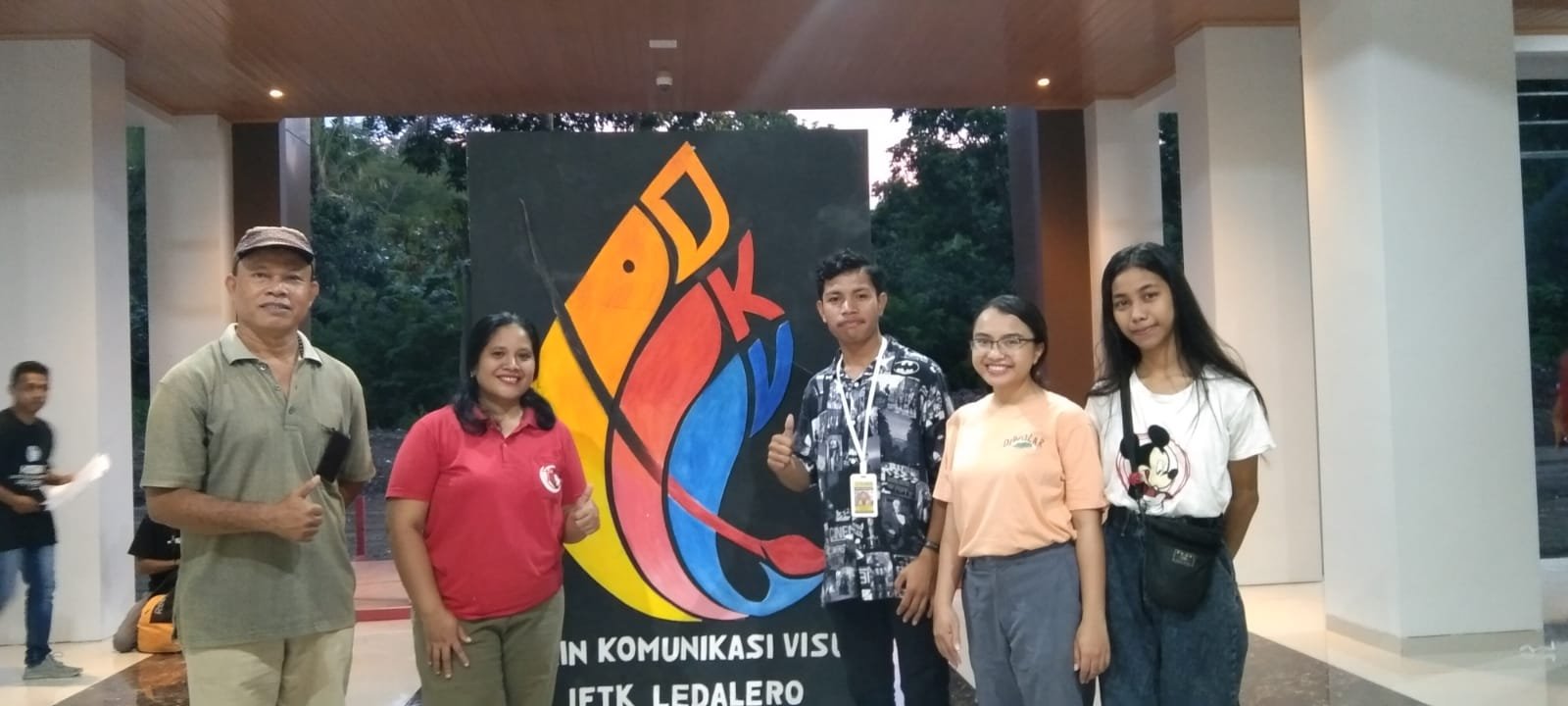 Ribuan Warga Lintas Agama di Sikka Kagumi Karya Lukisan Mahasiswa Desain Komunikasi Visual IFTK Ledalero