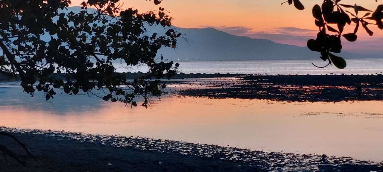 Indahnya Panorama Sunset di Taman Formasi Ledalero Krokowolon Bikin Pengunjung Jatuh Cinta