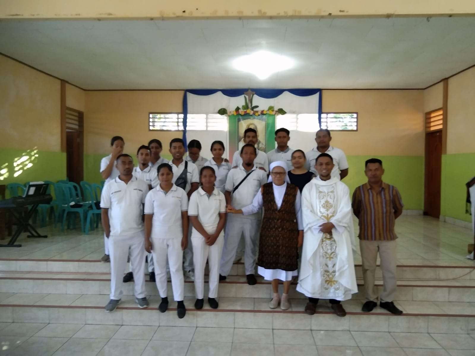 Ketika Suster Lucia CIJ dan Puluhan Tenaga Kesehatan Layani Ratusan ODGJ Panti Santa Dymphna Maumere dengan Hati