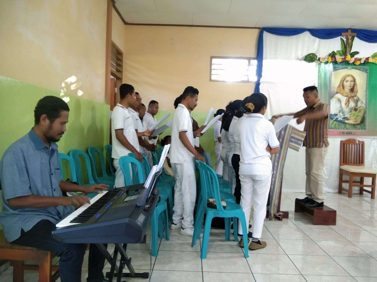 Ketika Suster Lucia CIJ dan Puluhan Tenaga Kesehatan Layani Ratusan ODGJ Panti Santa Dymphna Maumere dengan Hati