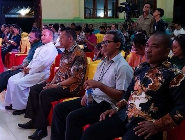 Pentas Seni Balutan Budaya Nusantara SMPK Frater Maumere Hipnotis Ribuan Warga Lintas Agama di Sikka