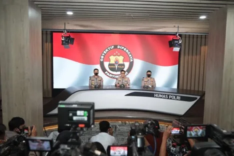 Polri Bantu Korban Bencana Alam