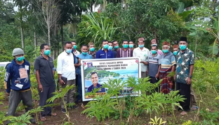 Wakil Rakyat Mabar Reses, Dua Desa di Kecamatan Boleng Bakal Masuk Listrik