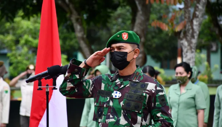 Brigjen TNI Indra Heri S.E Saat memimpin acara Tradisi satuanPerwira Seksi Personel Korem 181/ PVT