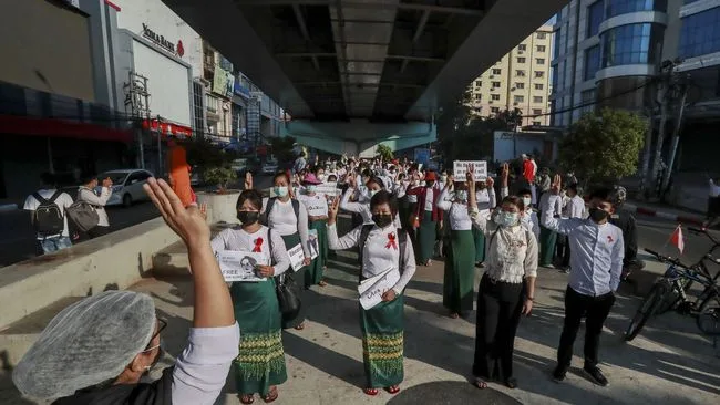 6 Selebriti Myanmar Diperintahkan Ditangkap karena Ajak PNS Mogok Kerja