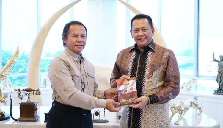 Bamsoet Apresiasi Buku 'Pearl Harbor Hiroshima Nagasaki. Kepolisian negara RI' Karya Komjen Pol (purn) Arif Wachjunaidi