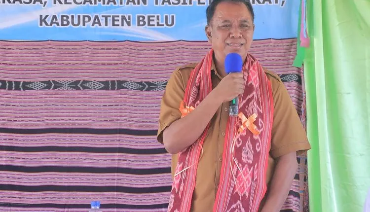 Serahkan Ijin Operasional dan SK PLT Kepsek, Bupati Belu Ingatkan Penggunaan Dana Bos