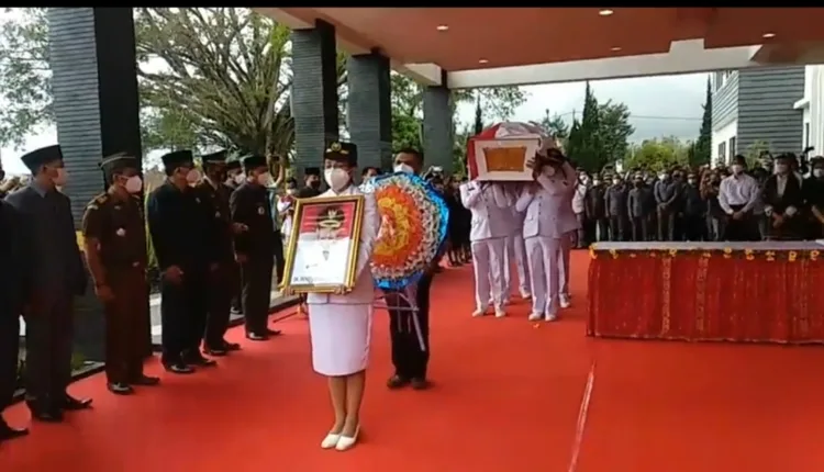 Upacara Pelepasan Jenasah Dr. Kamelus Deno, Kabupaten Manggarai