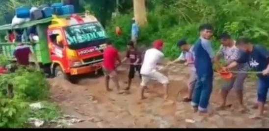 14 Tahun Pemekaran Matim, Jalan Lintas Elar-Ruteng Masih Rusak Parah
