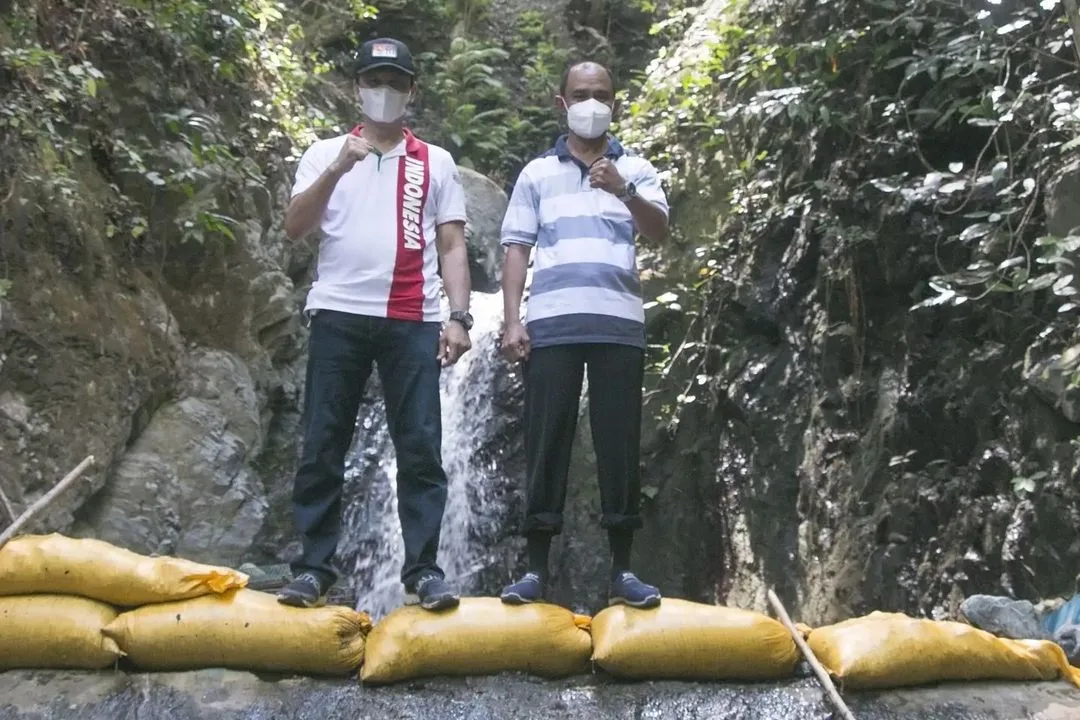 Antisipasi Kekurangan Air Musim Kemarau, Bupati dan Wabup Belu Cek ke Mata Air dengan Berjalan Kaki 5 Jam