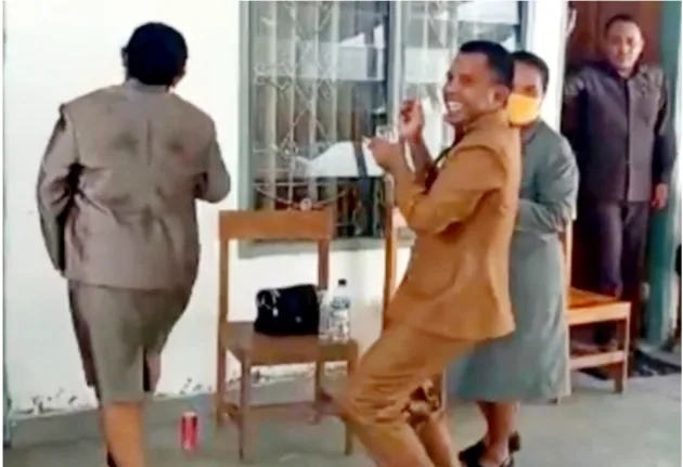 Anggota Dewan Kabupaten Malaka Karoke di Kantor DPRD Abaikan Prokes