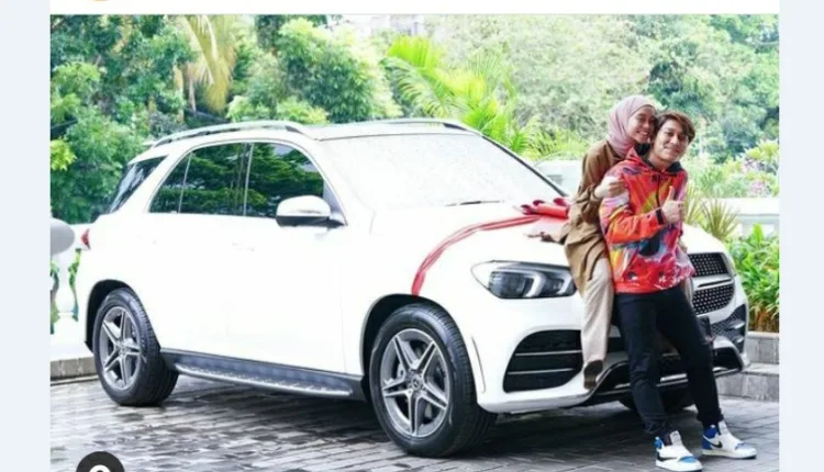 Rizky Billar Beri Kado Mobil Mewah untuk Lesti Kejora yang Berulang Tahun ke-22