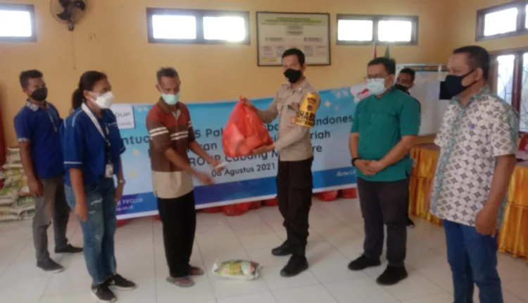 PT FIF Group Serahkan Bantuan Sembako untuk Warga Maumere di Masa PPKM Level IV