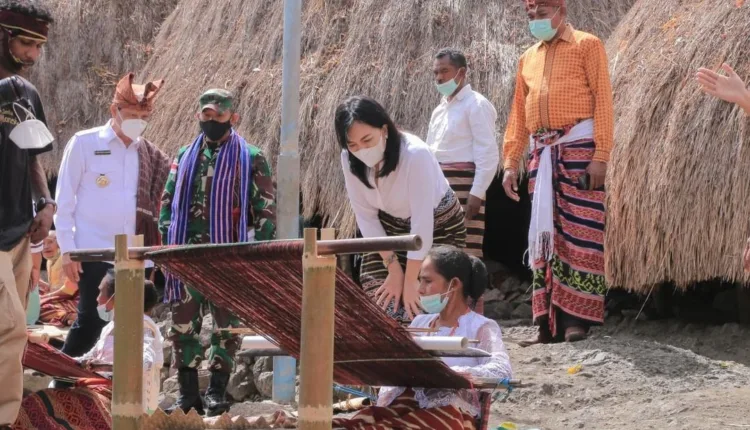 Kunker Ke Desa Duarato, Bupati Belu: Kita akan Promosikan ini Sebagai Salah Satu Pusat Destinasi Kampung Adat