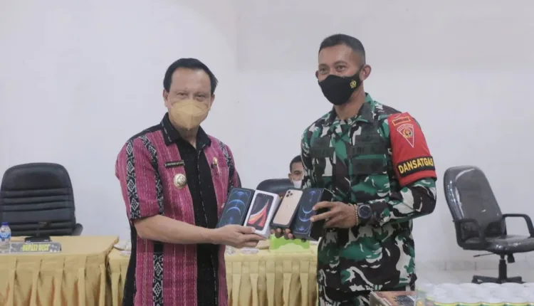 Barang Bukti Selundupan Diserahkan Satgas PAMTAS RI-RDTL Yonif 742/SWY kepada Bupati Belu