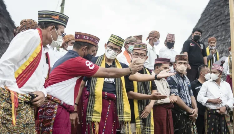 Kunjungi Wisata Adat Wae Rebo, Salahudin Uno: Wae Rebo adalah simbol kebangkitan ekonomi Indonesia