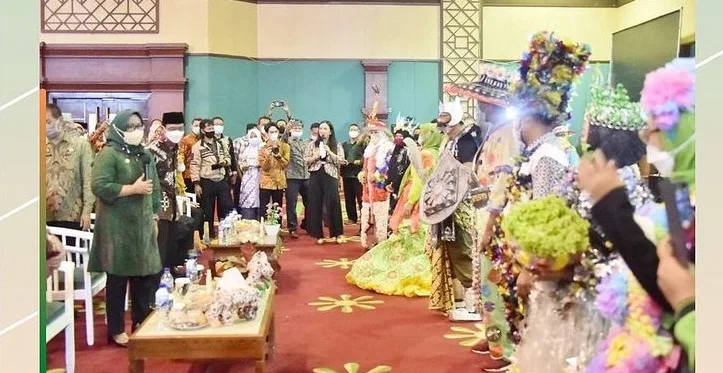 Berani Pakai Baju Daur Ulang Sampah ke Mall, Bupati Ade Yasin Akan Beri Hadiah dan Jadi Duta Recycle Sampah