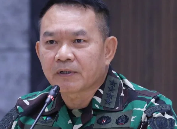 Kunjungi Keluarga Korban Kecelakaan Nagrek, Kasad Dudung Tunjukkan Sisi Humanis
