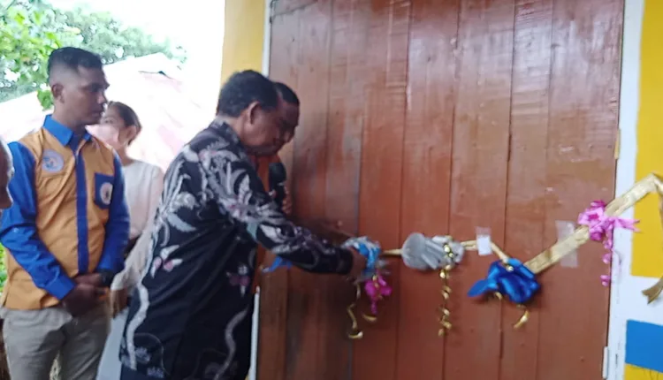 Gairahkan Ekonomi Masyarakat NTT, Menteri Koperasi dan UKM RI Serahkan Sertifikat NIK Aktif Kelembagaan dan Usaha Kopdit Obor Mas Maumere