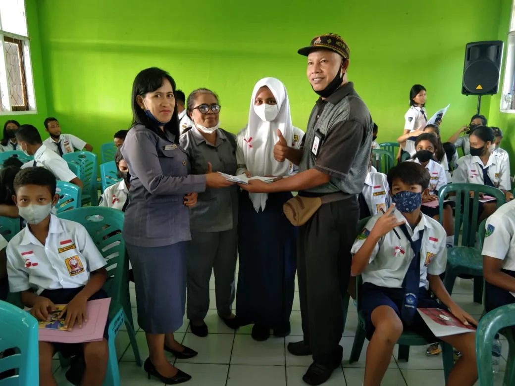 Usai Mengikuti Pelatihan Jurnalistik, Pengurus OSIS SMPN I Maumere Berkomitmen Majukan Literasi Merdeka Belajar