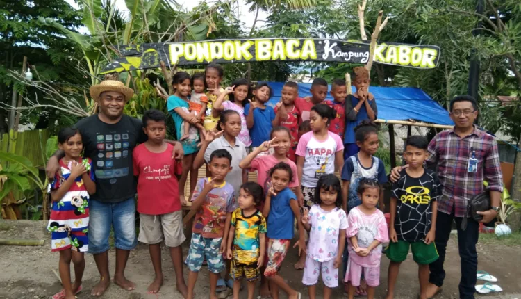 Pemimpin BRI Cabang Maumere Dukung Aktivitas Pelajar Lintas Agama di Pondok Baca Kampung Kabor