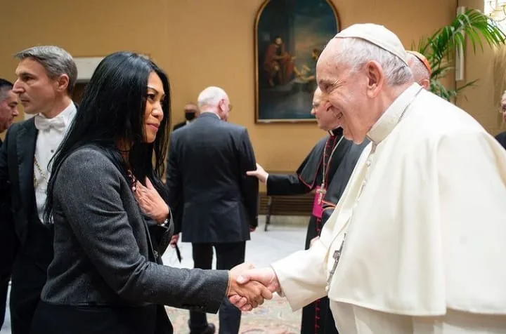 Bertemu Paus Fransiskus , Ini Cerita Artis Anggun