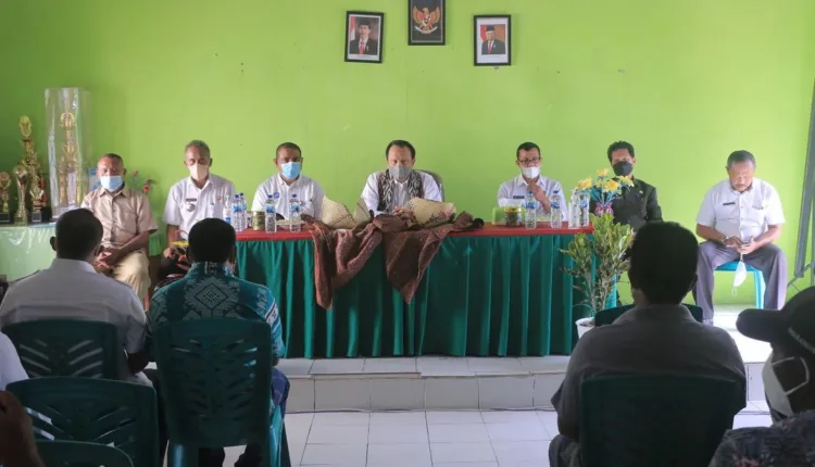 Tatap Muka dan Dialog dengan Kelompok Tani Desa Lamaksenulu, Bupati Belu Tanamkan Pola Pikir Bertani untuk Bisnis